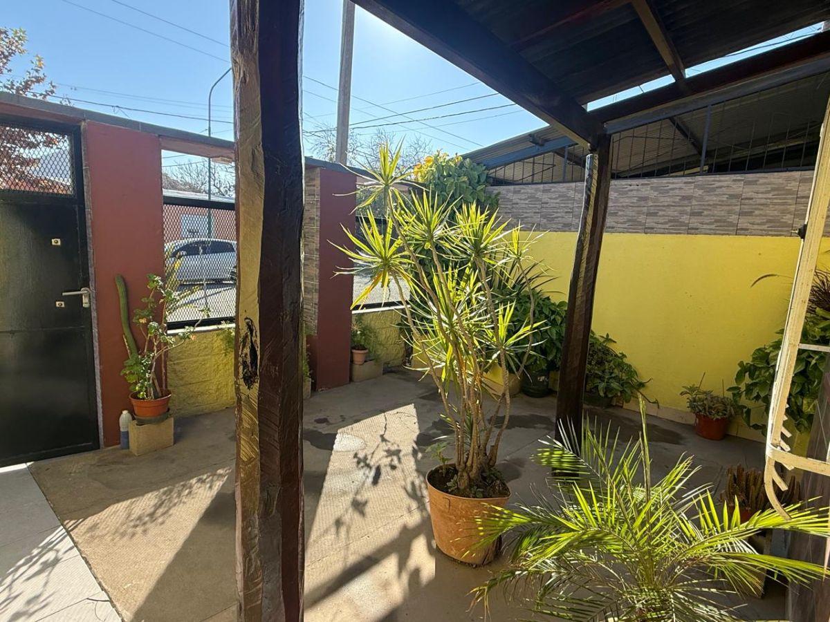 RAES VENDE CASA DE 2 DORMITORIOS EN BARRIO VILLA ROSAS