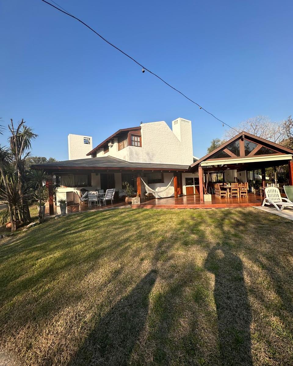 Casa en Las Delicias. Excelente Ubicación. 5 Dorm. 5