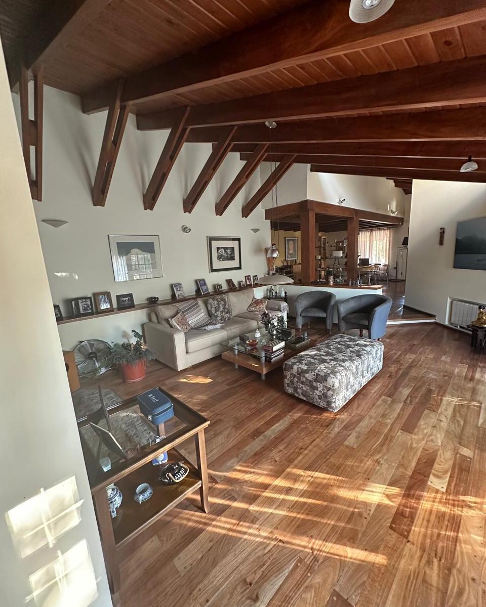 Casa en Las Delicias. Excelente Ubicación. 5 Dorm. 3