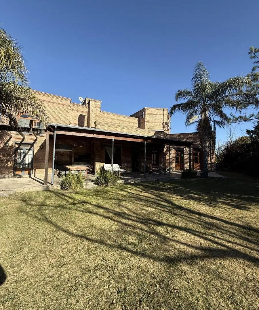 Campos del Virrey | Casa amoblada 3 dorm. con pileta y parque | Aire de campo y seguridad 2
