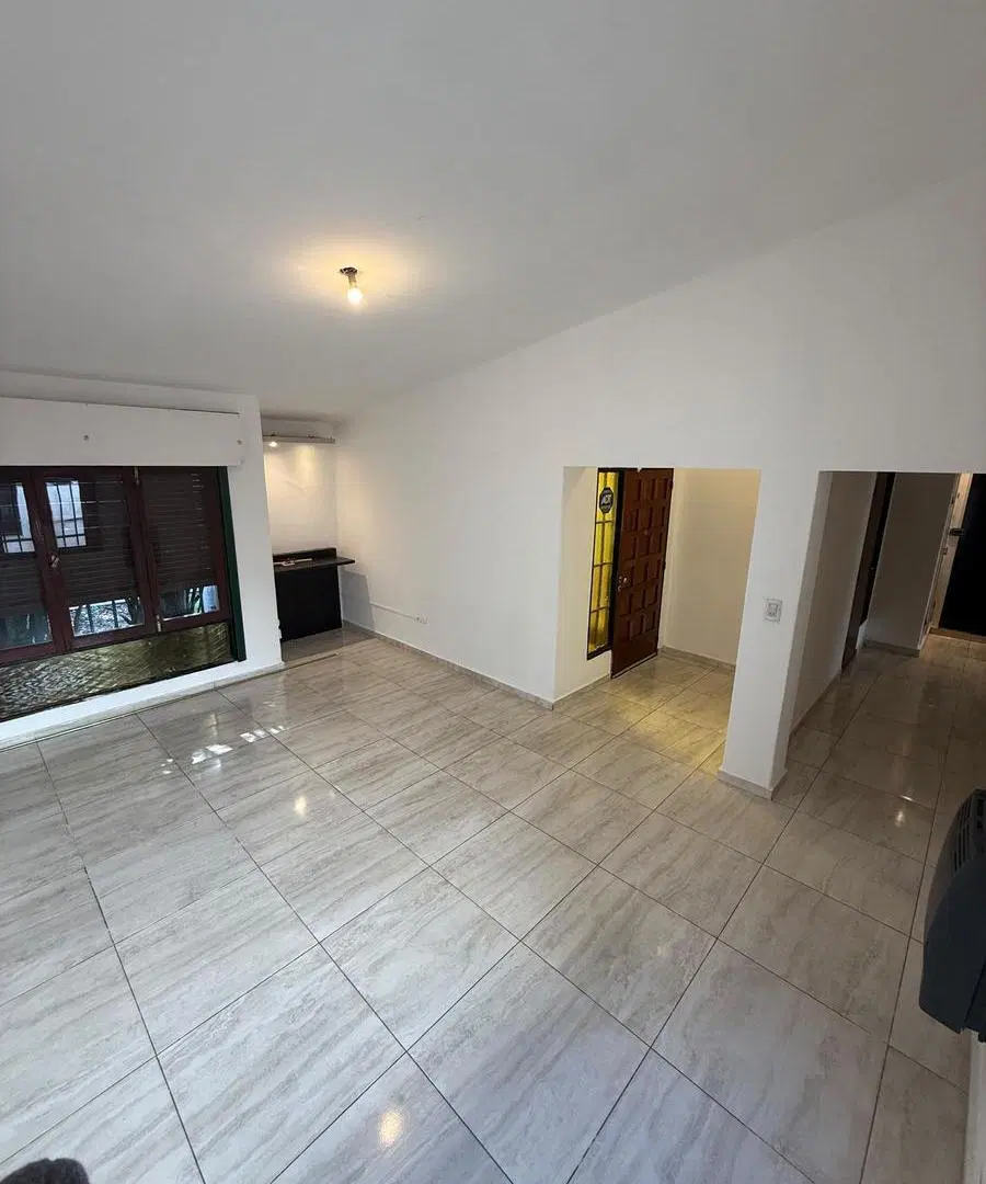 Barrio Jardín | Casa 3 dormitorios con amplio patio y cochera | Excelente ubicación 4