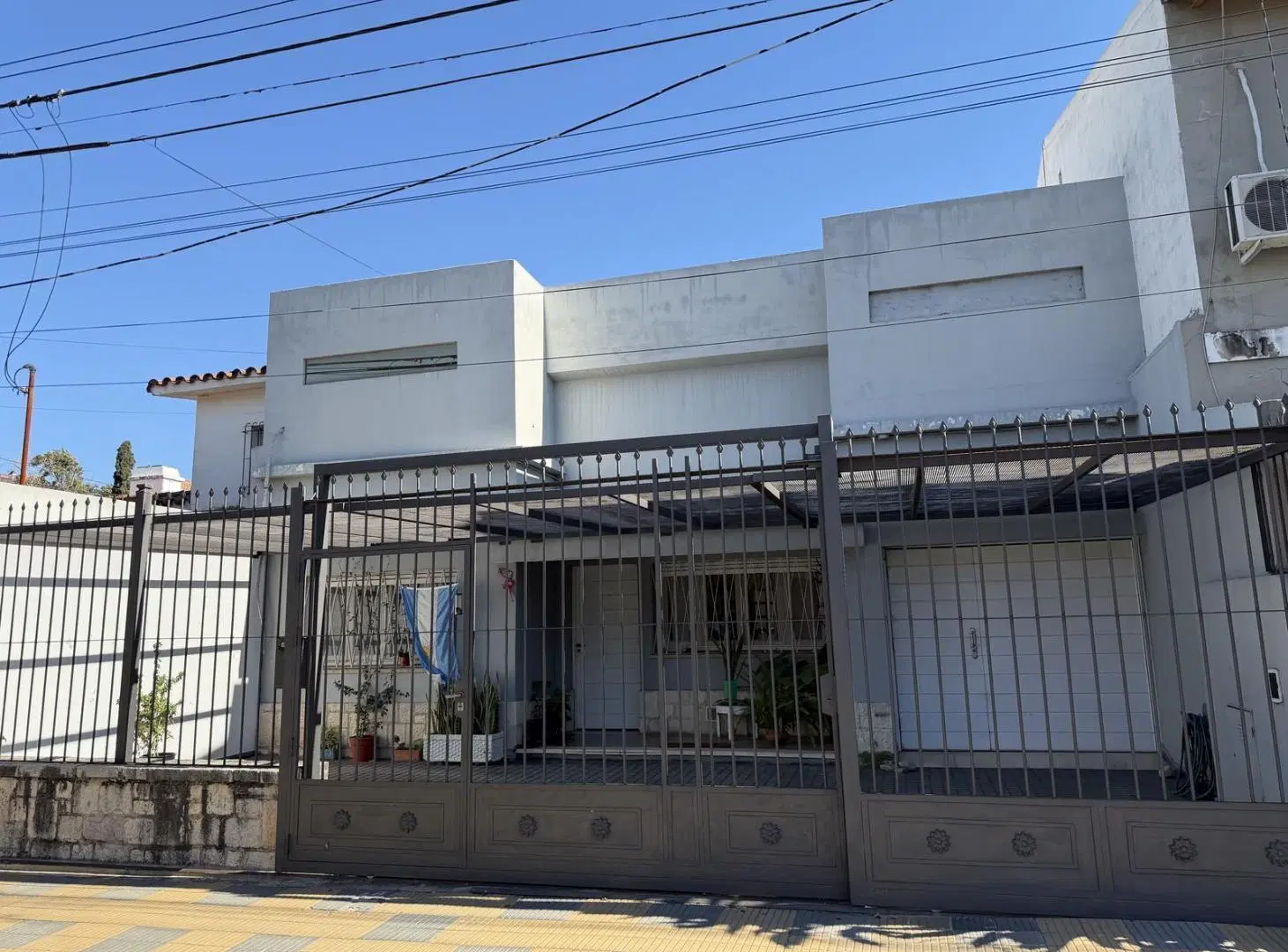 Juniors | Casa 3 dorm. con pileta y cochera para 3 vehículos | Excelente ubicación 8