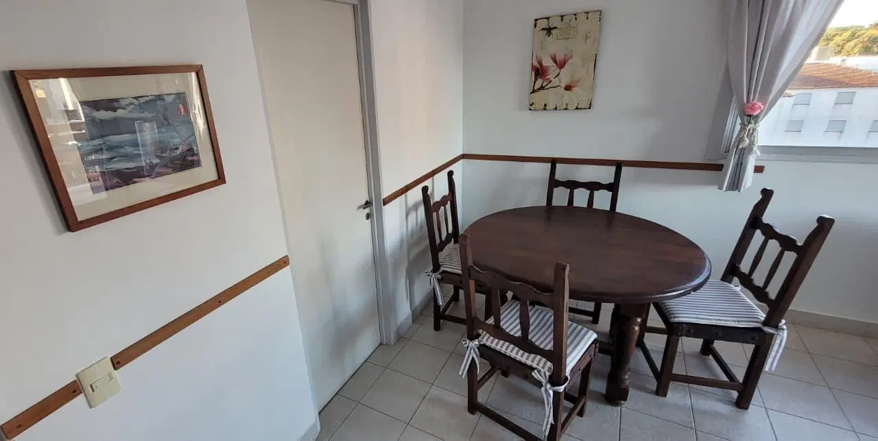 Venta Depto 3 Ambientes con cochera en el centro de Pinamar 2