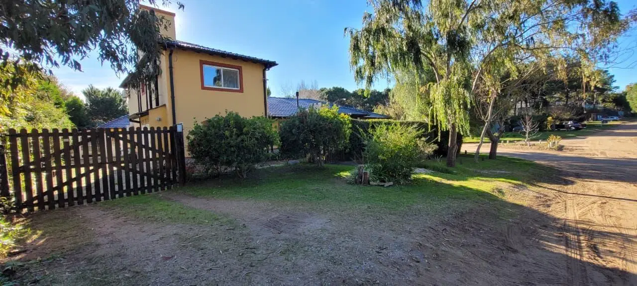 Casa en venta Pinamar, con lote único y salida a 3 Calles 3