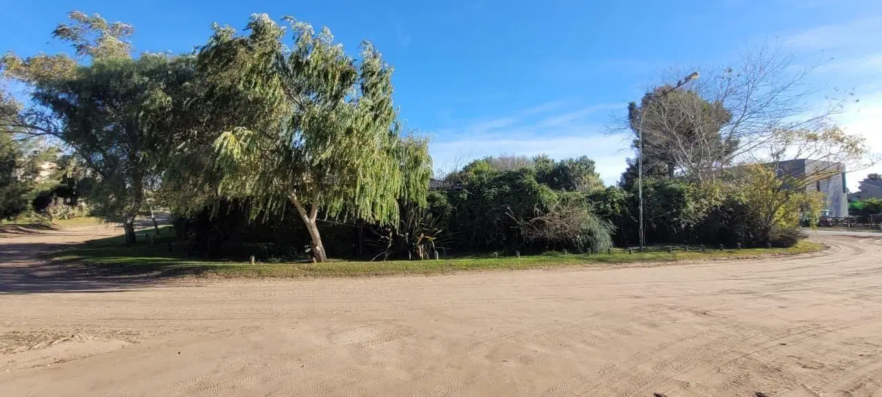 Casa en venta Pinamar, con lote único y salida a 3 Calles 3