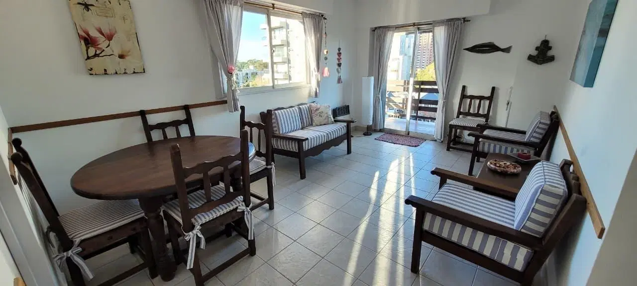 Venta Depto 3 Ambientes con cochera en el centro de Pinamar 2