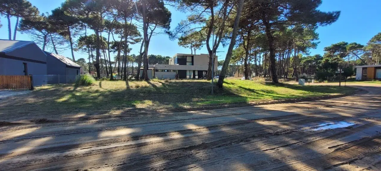 Lote en Barrio Cerrado Pioneros- Pinamar / Consulte Financiación 2
