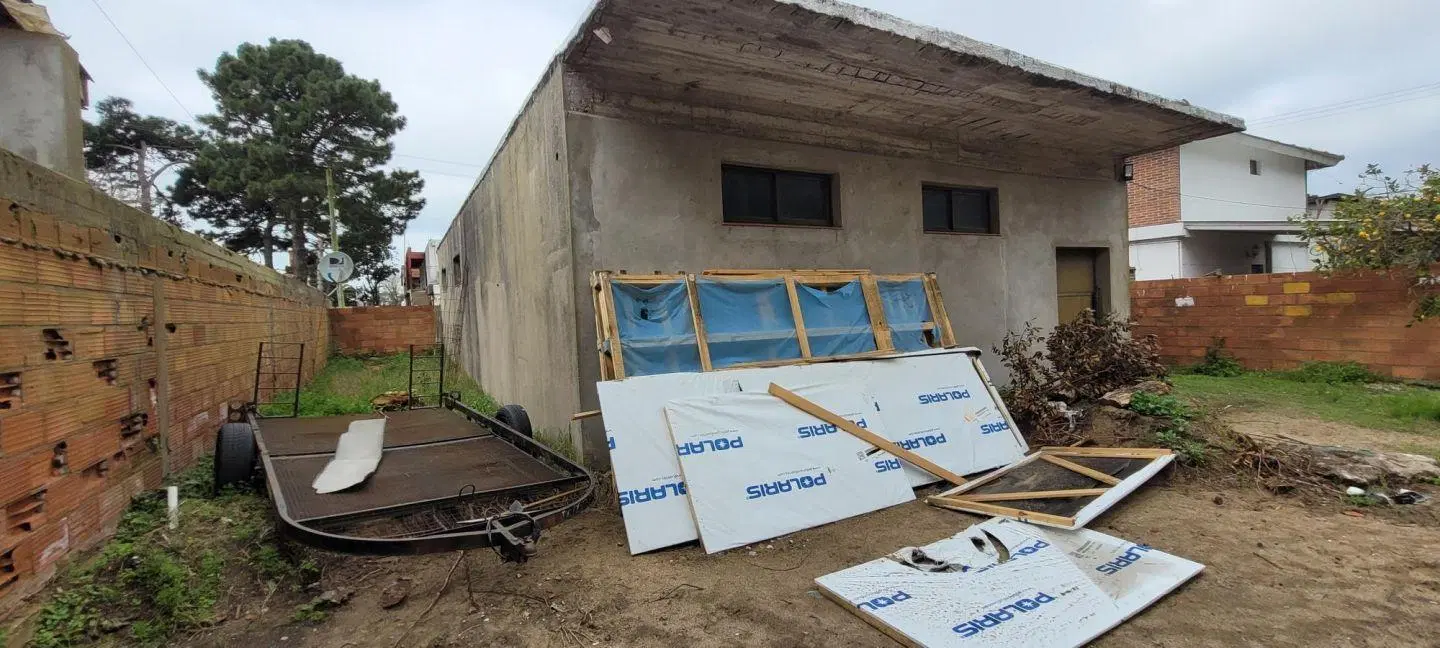 Venta de Galpón en Pinamar con departamentos a construir 2
