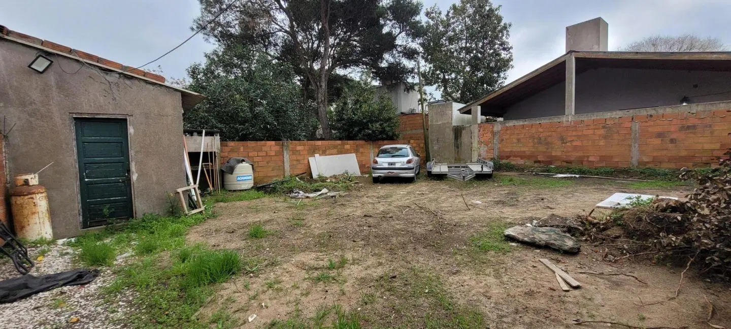 Venta de Galpón en Pinamar con departamentos a construir 5