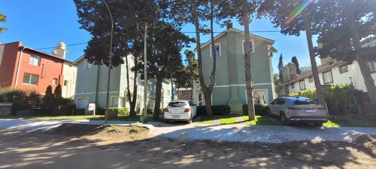 Triplex 4 AMB en Pinamar a mts del Centro Comercial 3