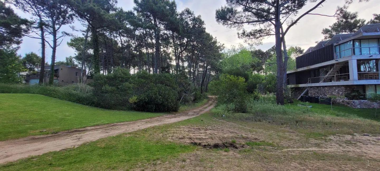 Lote a la venta en isla del golf Carilo vista plena 5