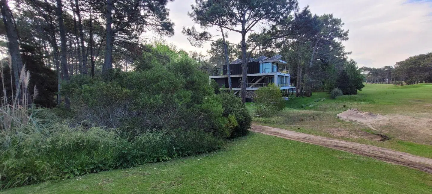 Lote a la venta en isla del golf Carilo vista plena 4