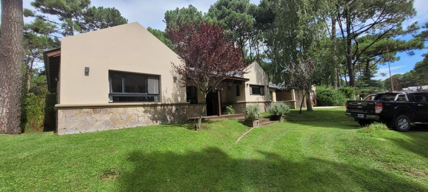 Casa a la Venta en Pinamar norte, Permuta o Financia 2