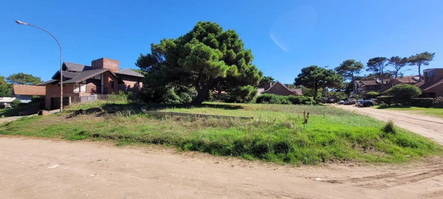Venta de Lote Unifamiliar-Residencial Pinamar cerca de la playa. 4