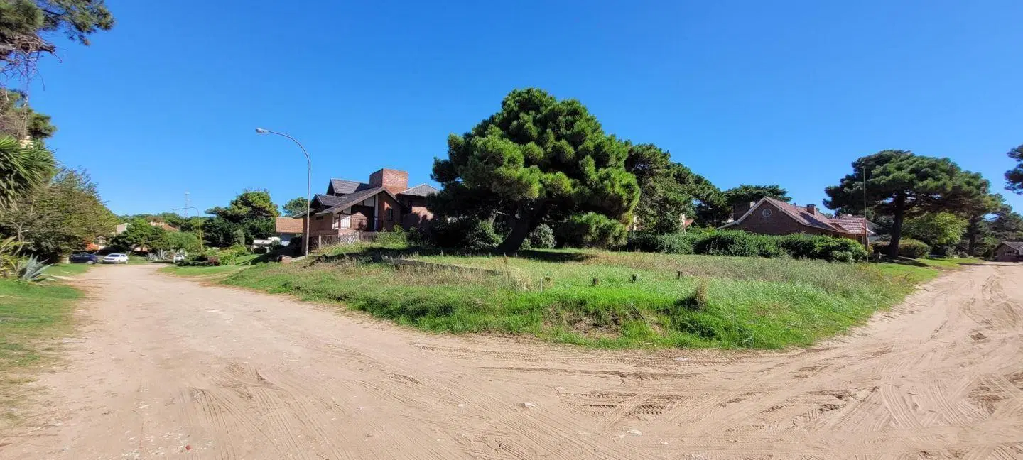 Venta de Lote Unifamiliar-Residencial Pinamar cerca de la playa. 2