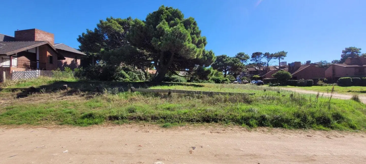 Venta de Lote Unifamiliar-Residencial Pinamar cerca de la playa. 3