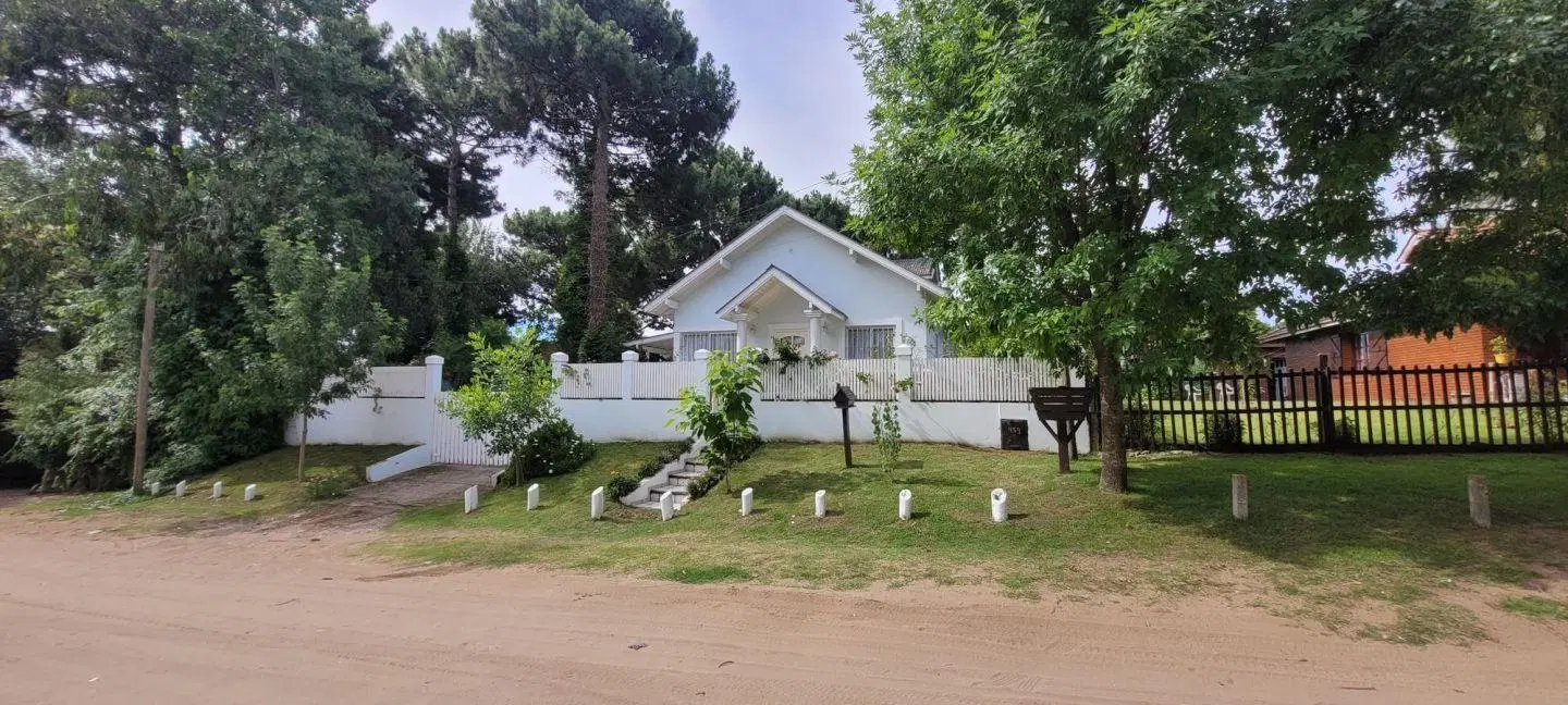 Casa en  Venta - Ostende de excelente calidad de construcción 2