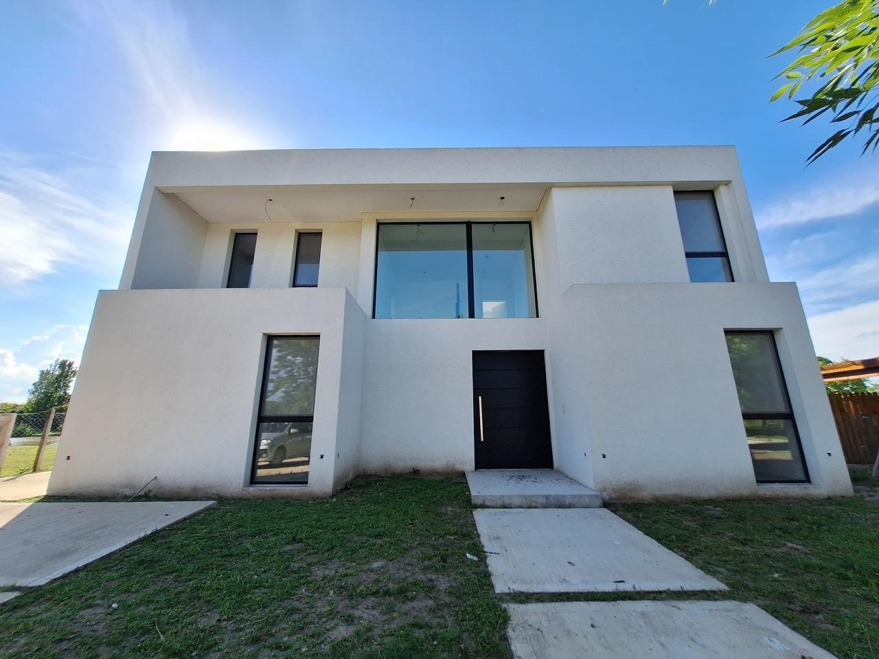 Casa en Venta a la laguna El Cantón - Escobar Zona Norte Golf