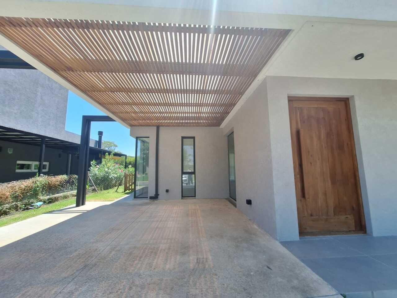 Casa en Alquiler en Avenida de los Lagos