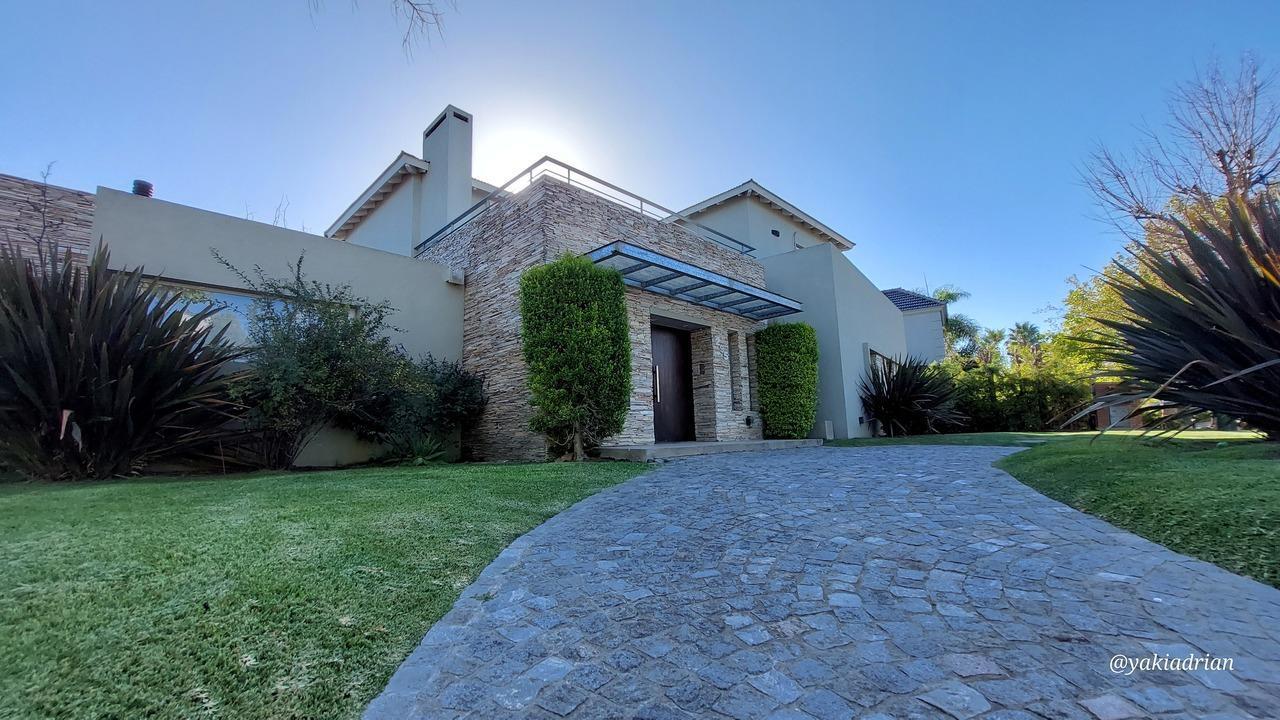 Casa en venta, 6 ambientes, Barrio Septiembre