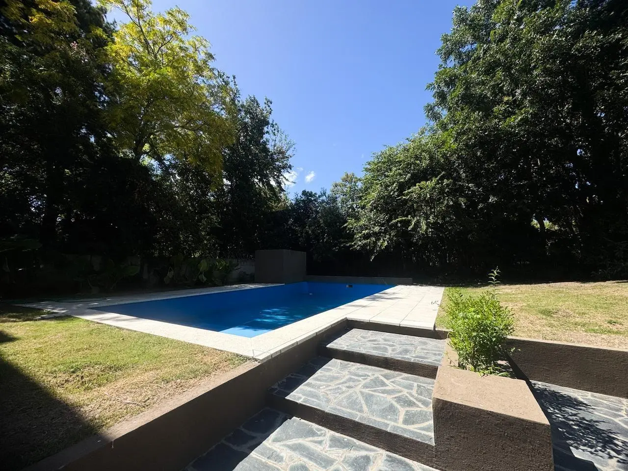 Departamento dos ambientes, pileta, Escobar centro 3