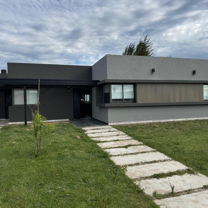 Alquiler Casa 5 ambientes, San Sebastián, área 11