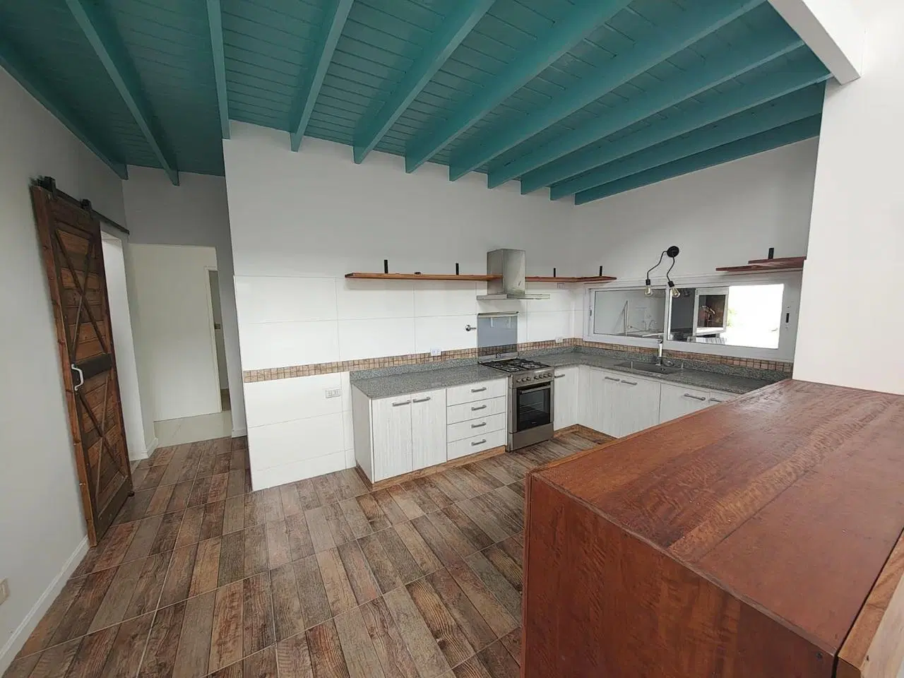 Venta Casa 6 ambientes San Sebastián, área 2 5
