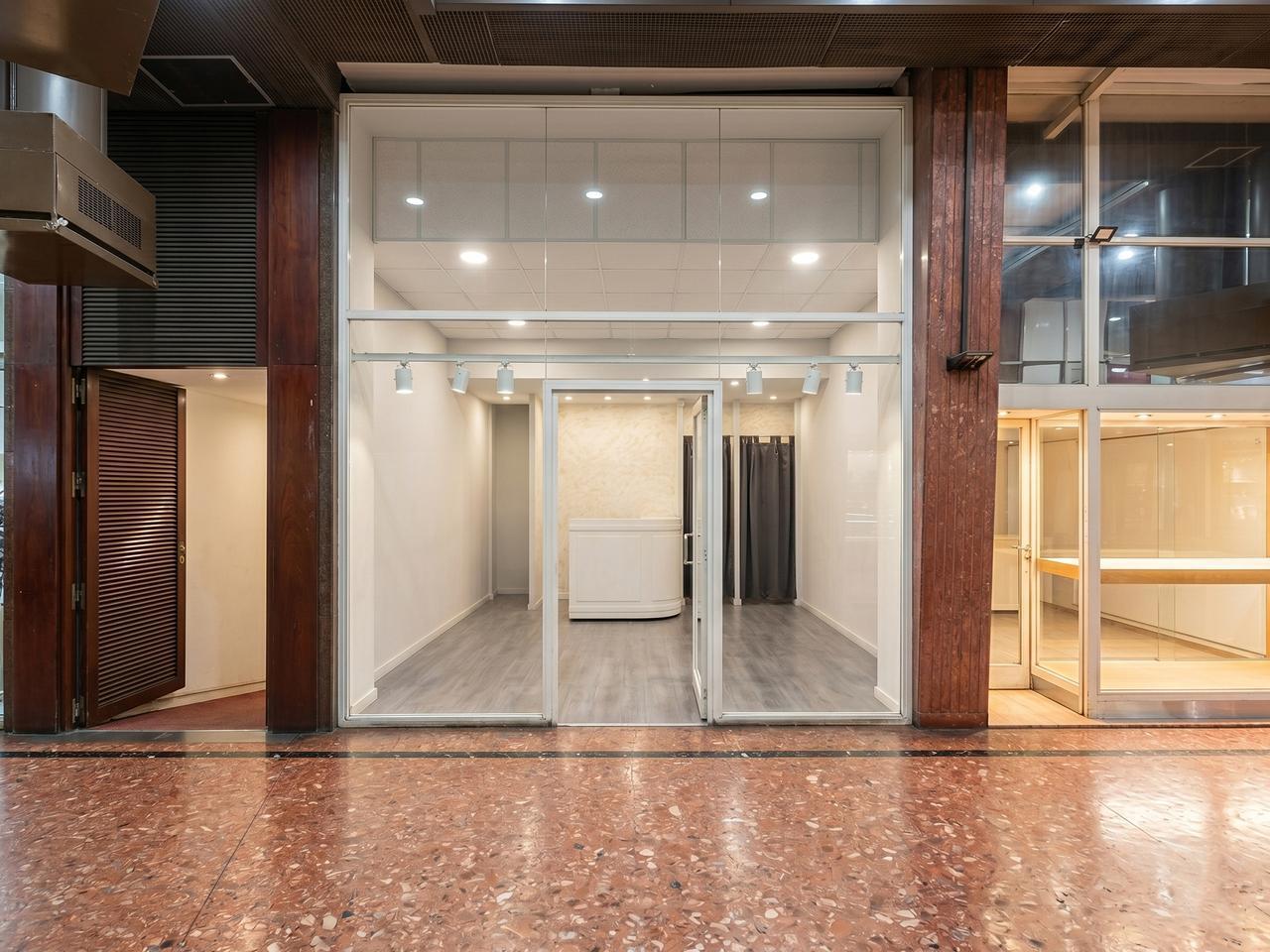 LOCAL COMERCIAL - GALERIA SAN JOSE DE FLORES - PASILLO CENTRAL