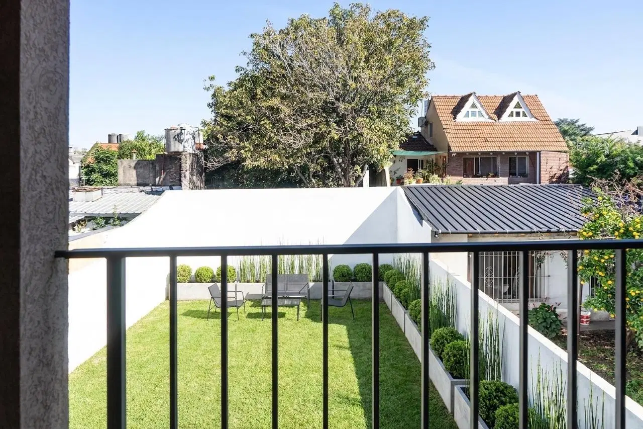 Casa PH a estrenar, 4 ambientes, Jardín privado, cochera y terraza 3