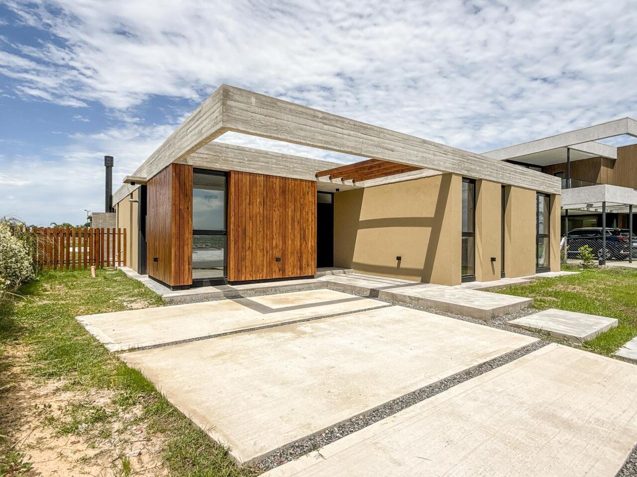 Venta Casa 5 ambientes, San Sebastián, área 7