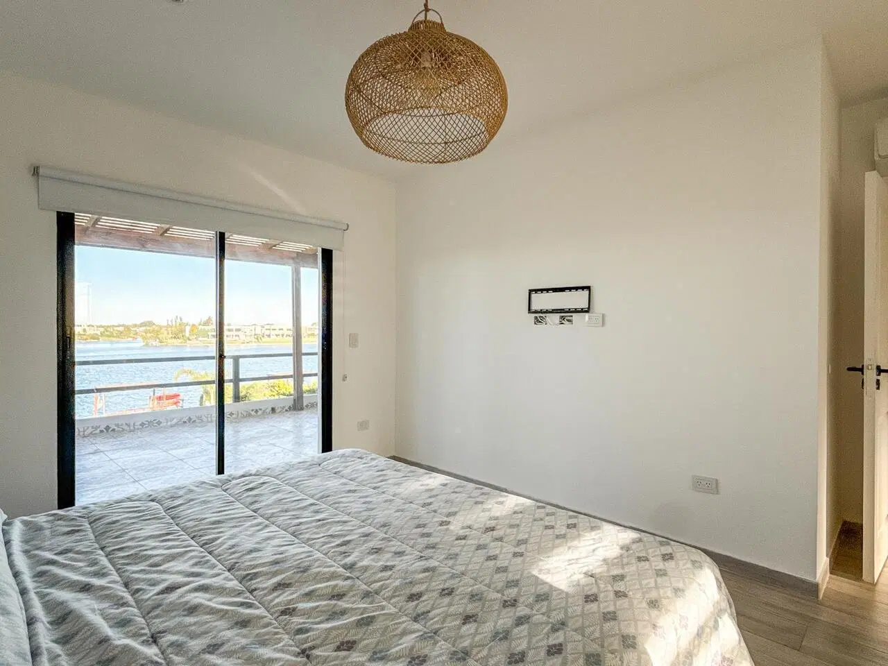Venta Casa 5 ambientes a la laguna, San Sebastián, área 6 5