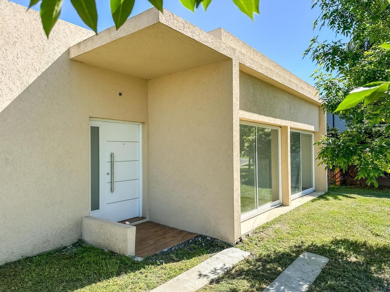 Venta Casa 4 ambientes, San Sebastián, área 1