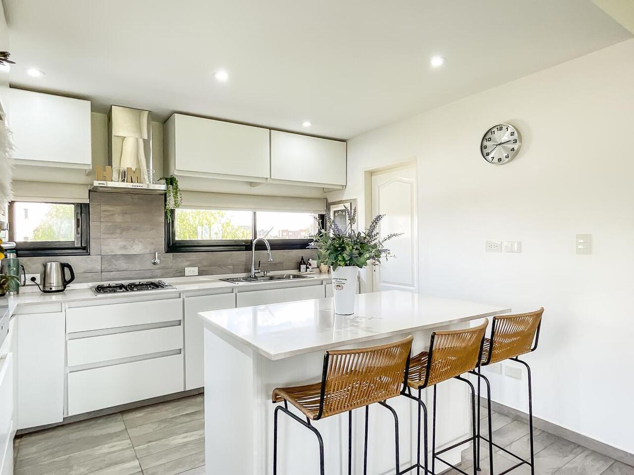 Foto de Venta Casa 4 ambientes, San Sebastián, área 1, imagen 4