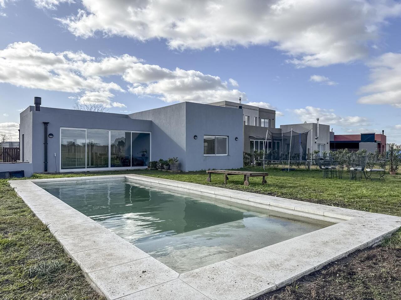 Venta Casa 4 ambientes, San Sebastián, área 13