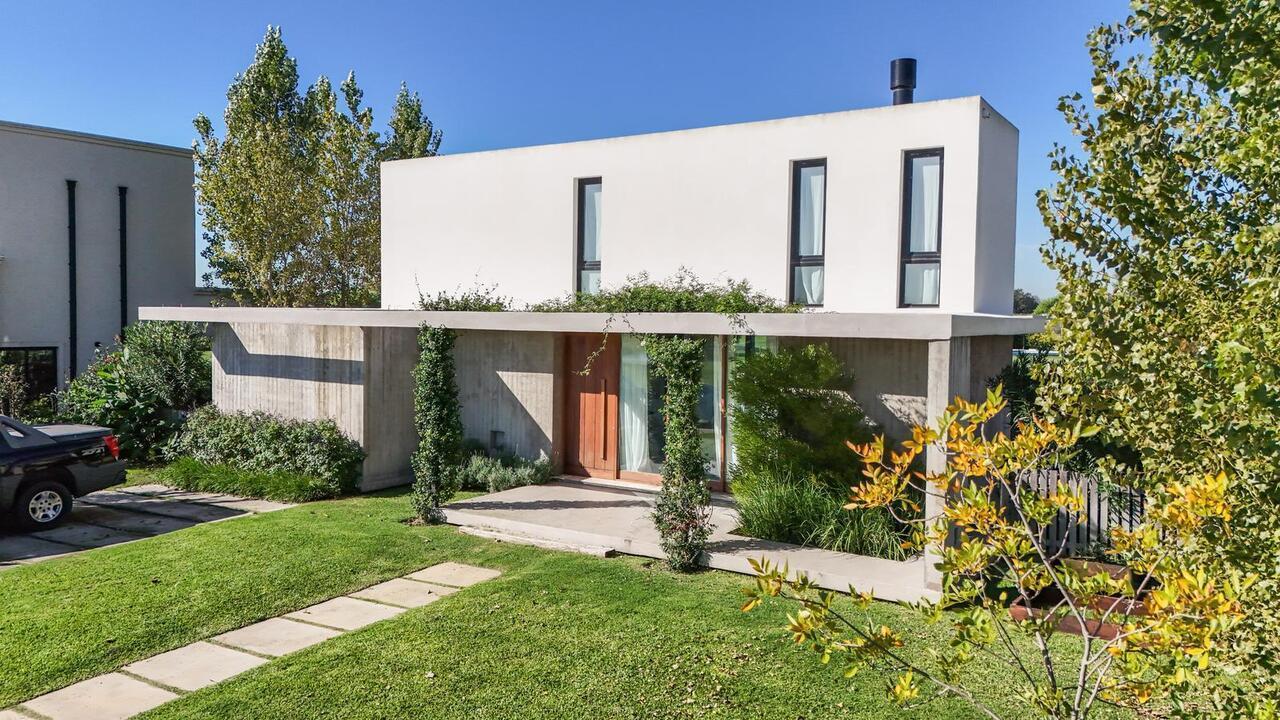 Venta Casa 5 ambientes, San Sebastián, área 1 Laguna