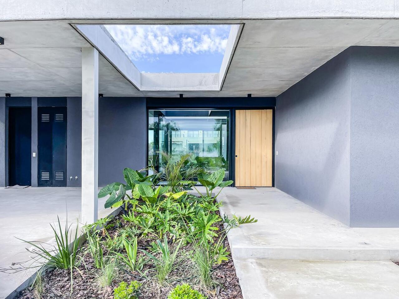 Venta Casa 3 ambientes, San Sebastián, área 5