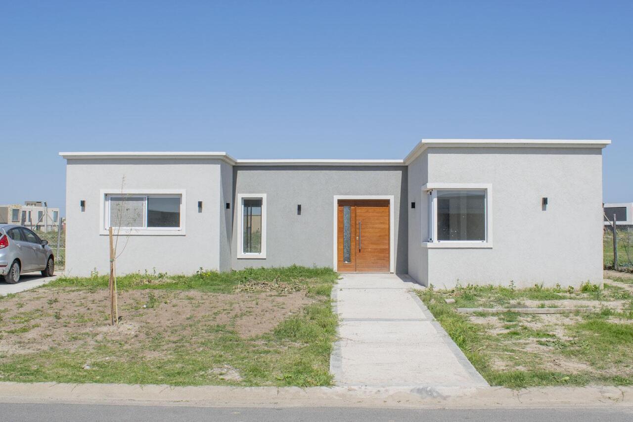 Venta Casa 4 ambientes, San Sebastián, área 8