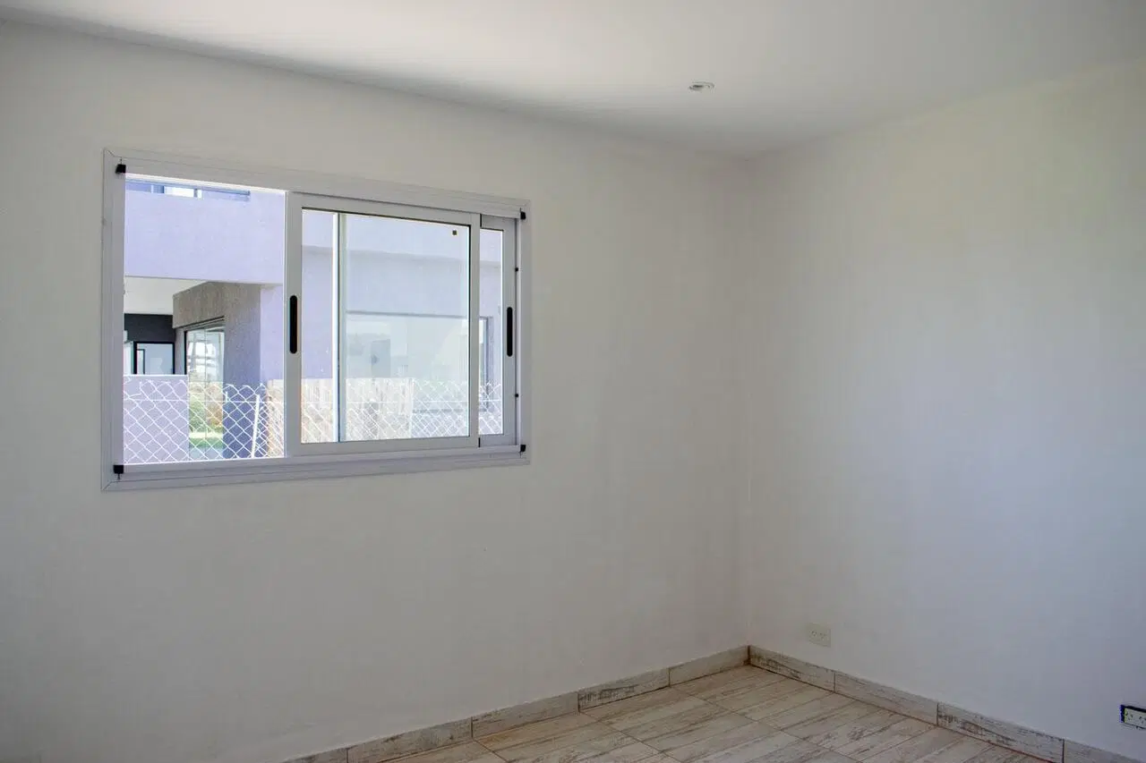 Venta Casa 4 ambientes, San Sebastián, área 8 2