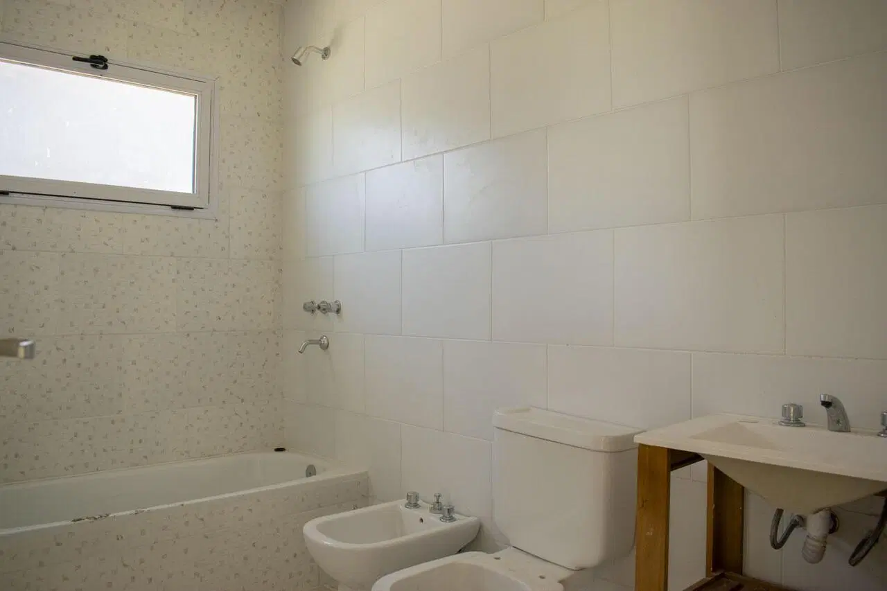 Venta Casa 4 ambientes, San Sebastián, área 8 5