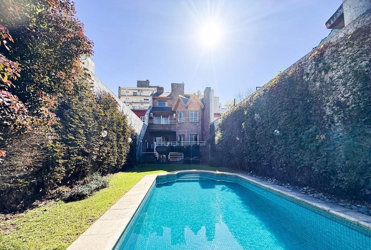 Venta Casa 7 Ambientes con Patio Terraza Quincho en Floresta
