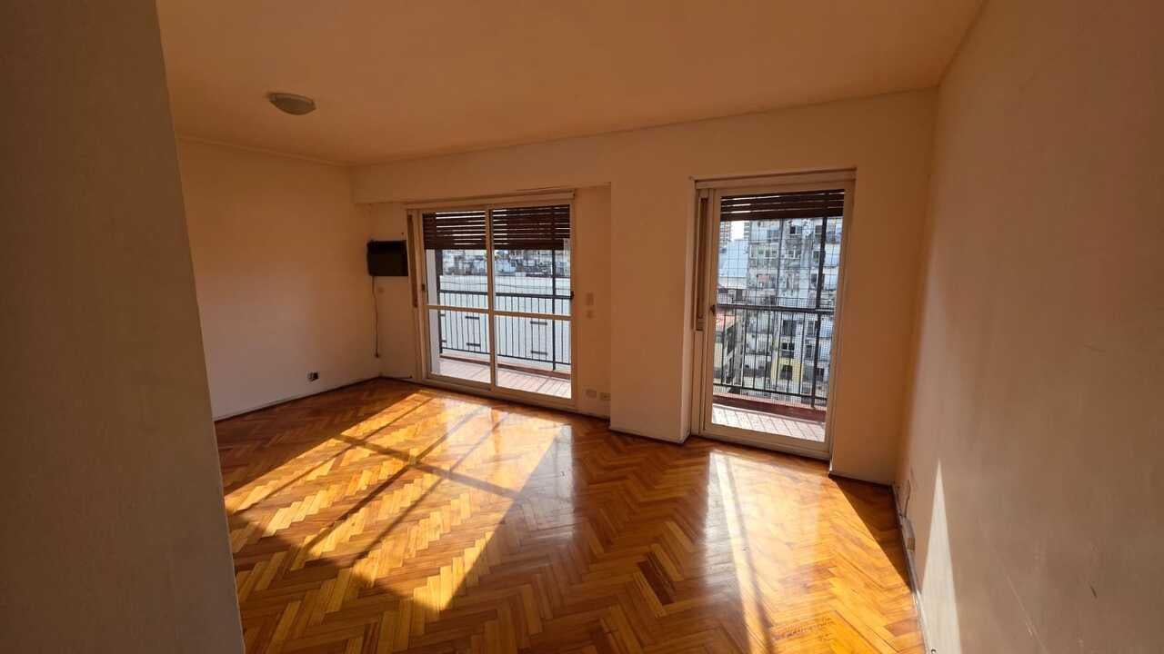 Alquiler – 4 Ambientes mas dependencia con baño – Departamento – Recoleta – Cochera Fija y Baulera
