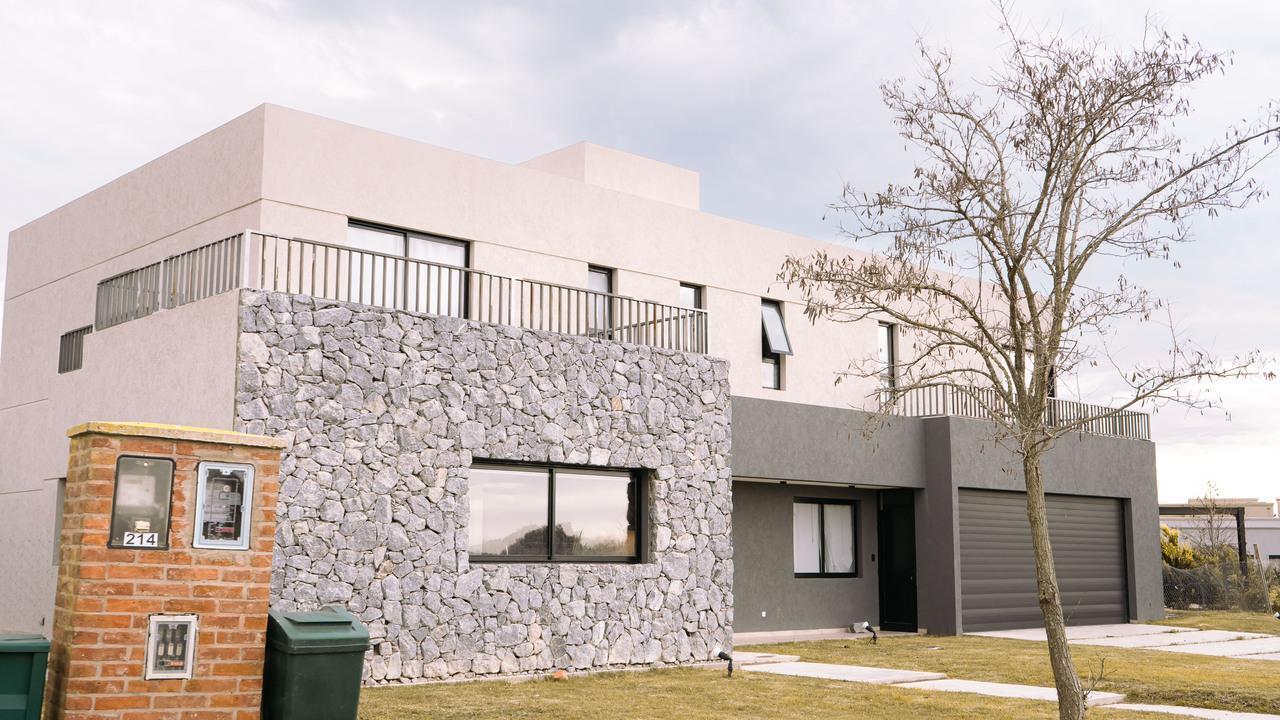 Venta Casa 5 ambientes, San Sebastián, área 11
