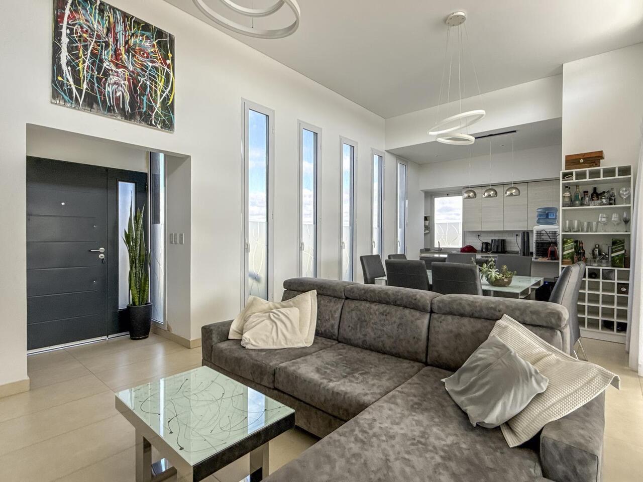 Foto de Alquiler Casa 5 ambientes, San Sebastián, área 8, imagen 2