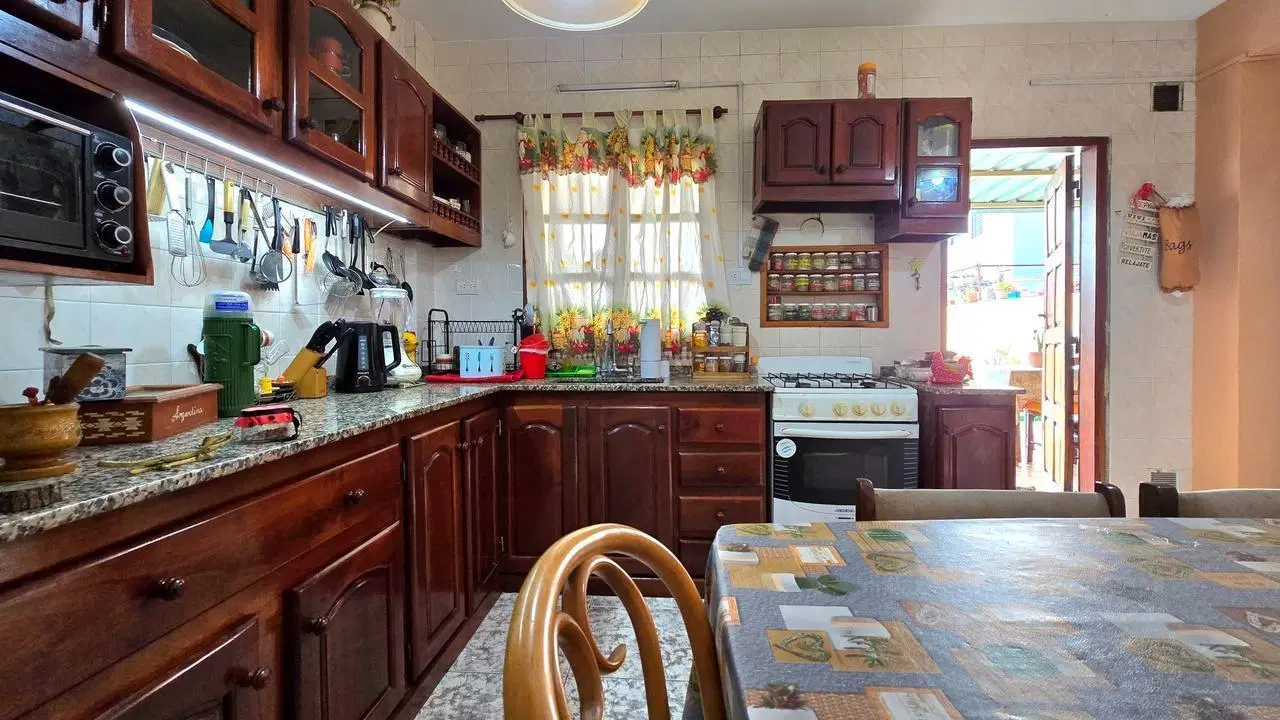 VENTA CASA 11 AMBIENTES 4 BAÑOS CON GARAJE 2 AUTOS BALCON Y LOCAL EN FLORESTA 3