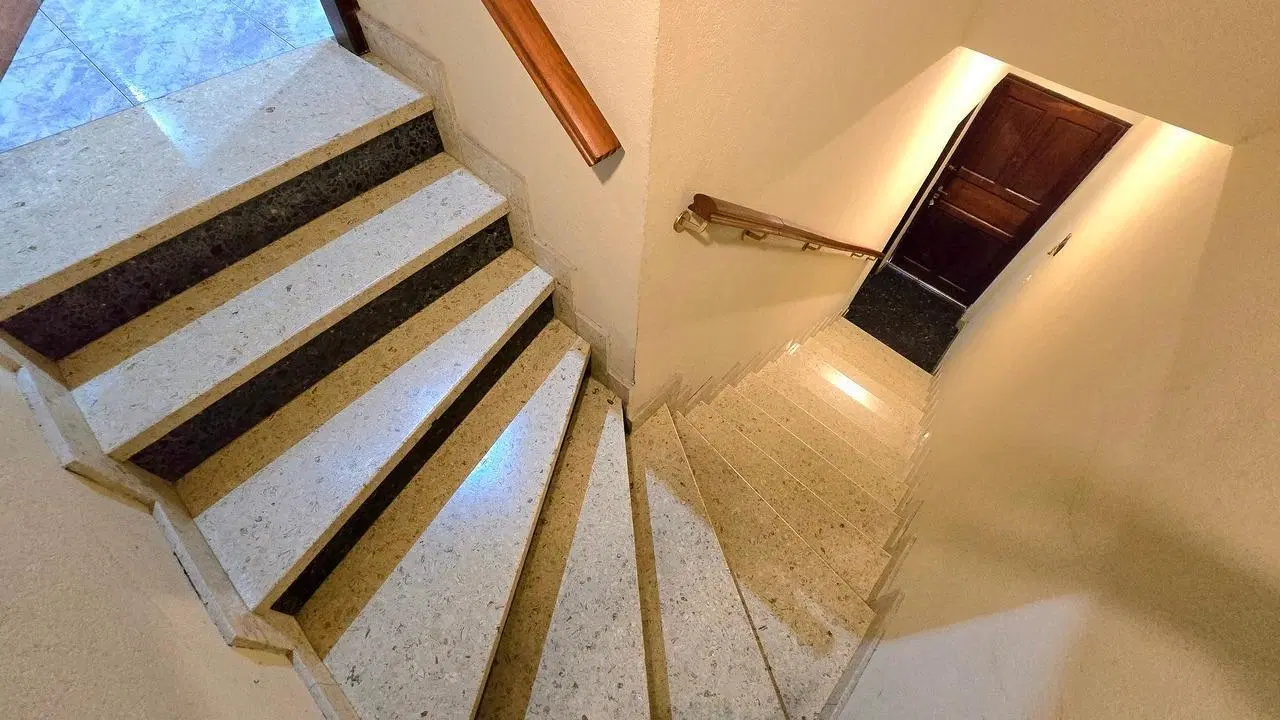 VENTA CASA 11 AMBIENTES 4 BAÑOS CON GARAJE 2 AUTOS BALCON Y LOCAL EN FLORESTA 2