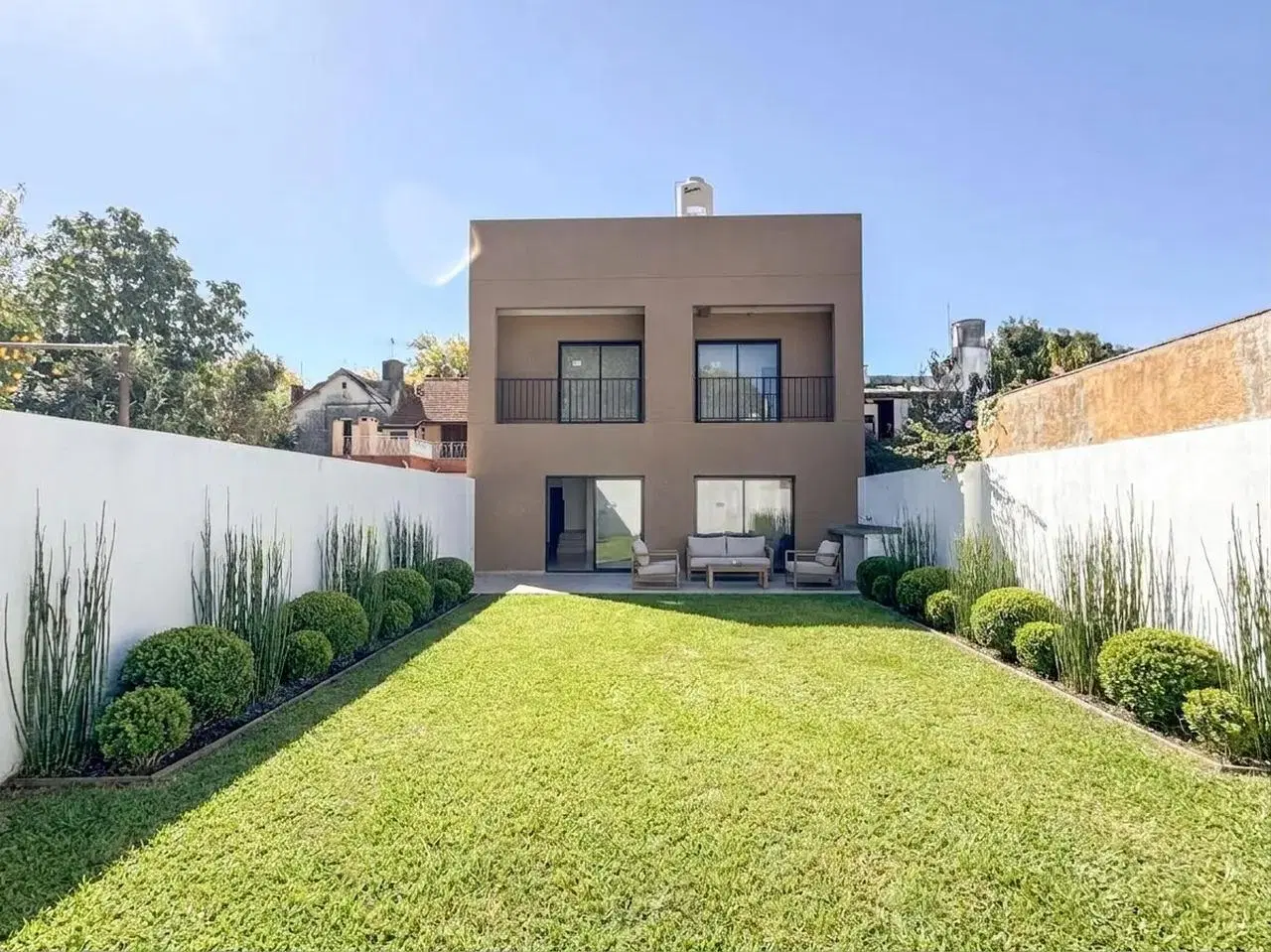 Casa PH a estrenar, 4 ambientes, Jardín privado, cochera y terraza 2