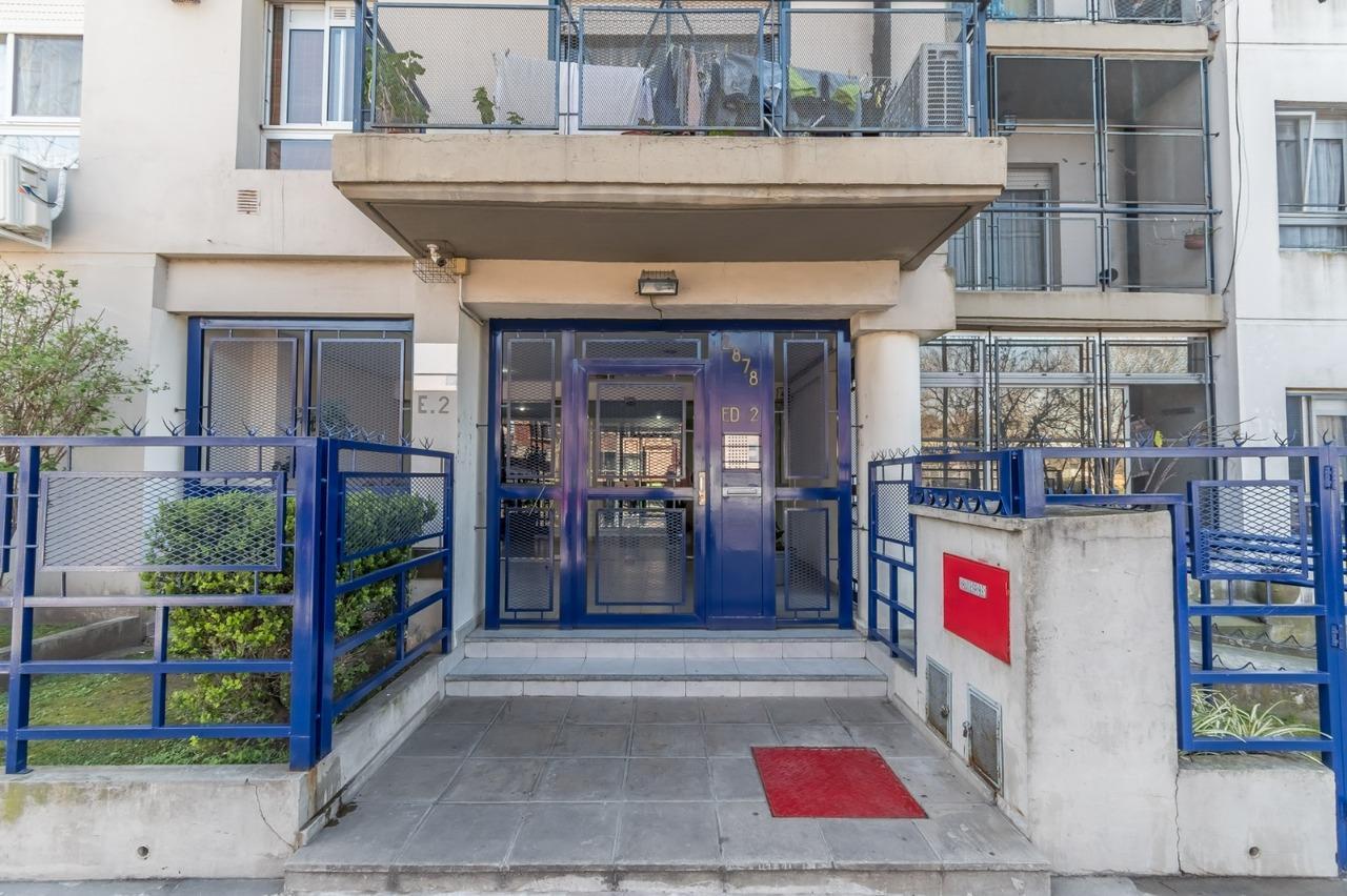 Venta de departamento 3 ambientes con balcón en Villa Lugano.