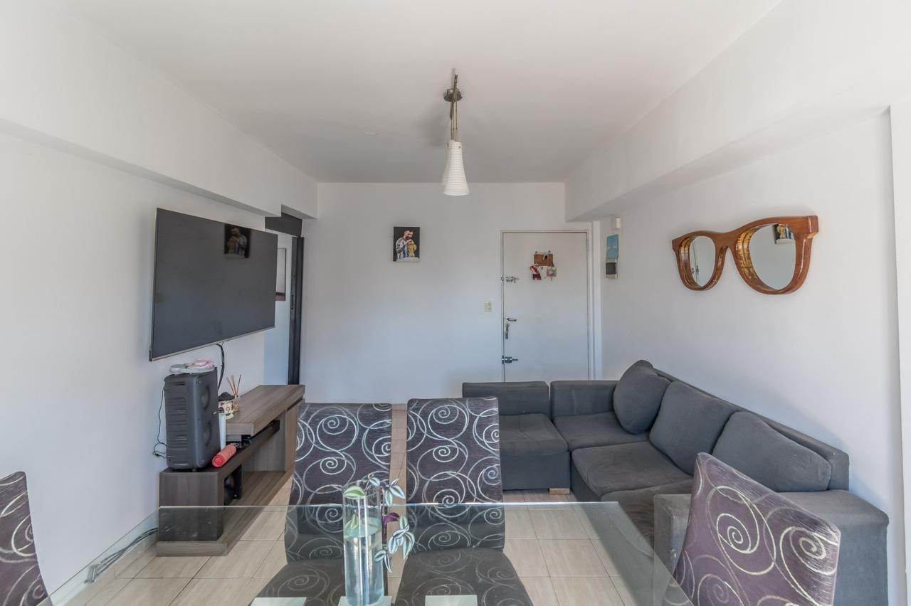 Venta de departamento 3 ambientes con balcón en Villa Lugano.