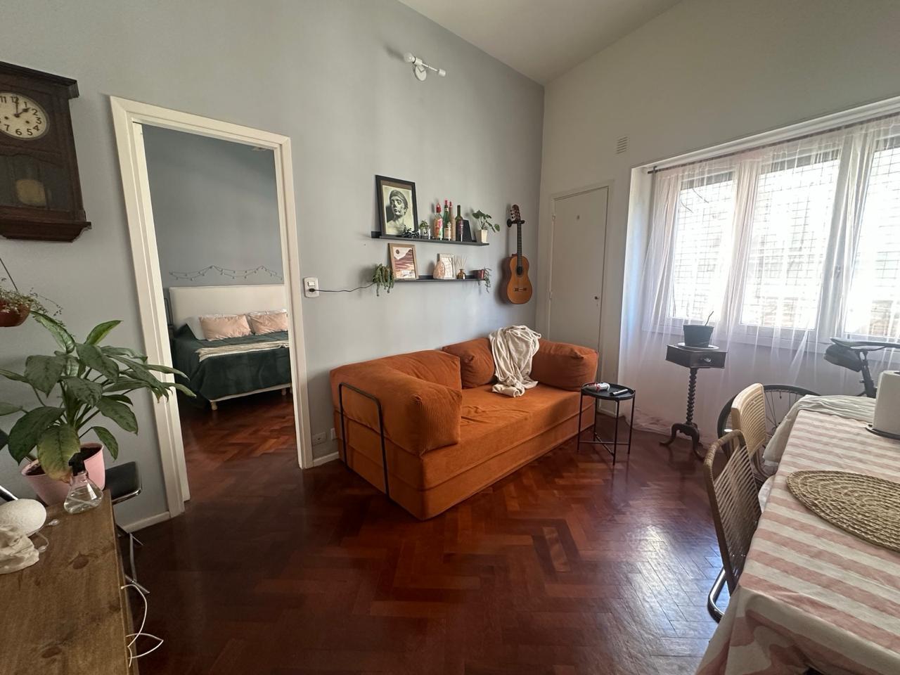 Departamento en venta, 2 ambientes a la calle, balcón. Recoleta