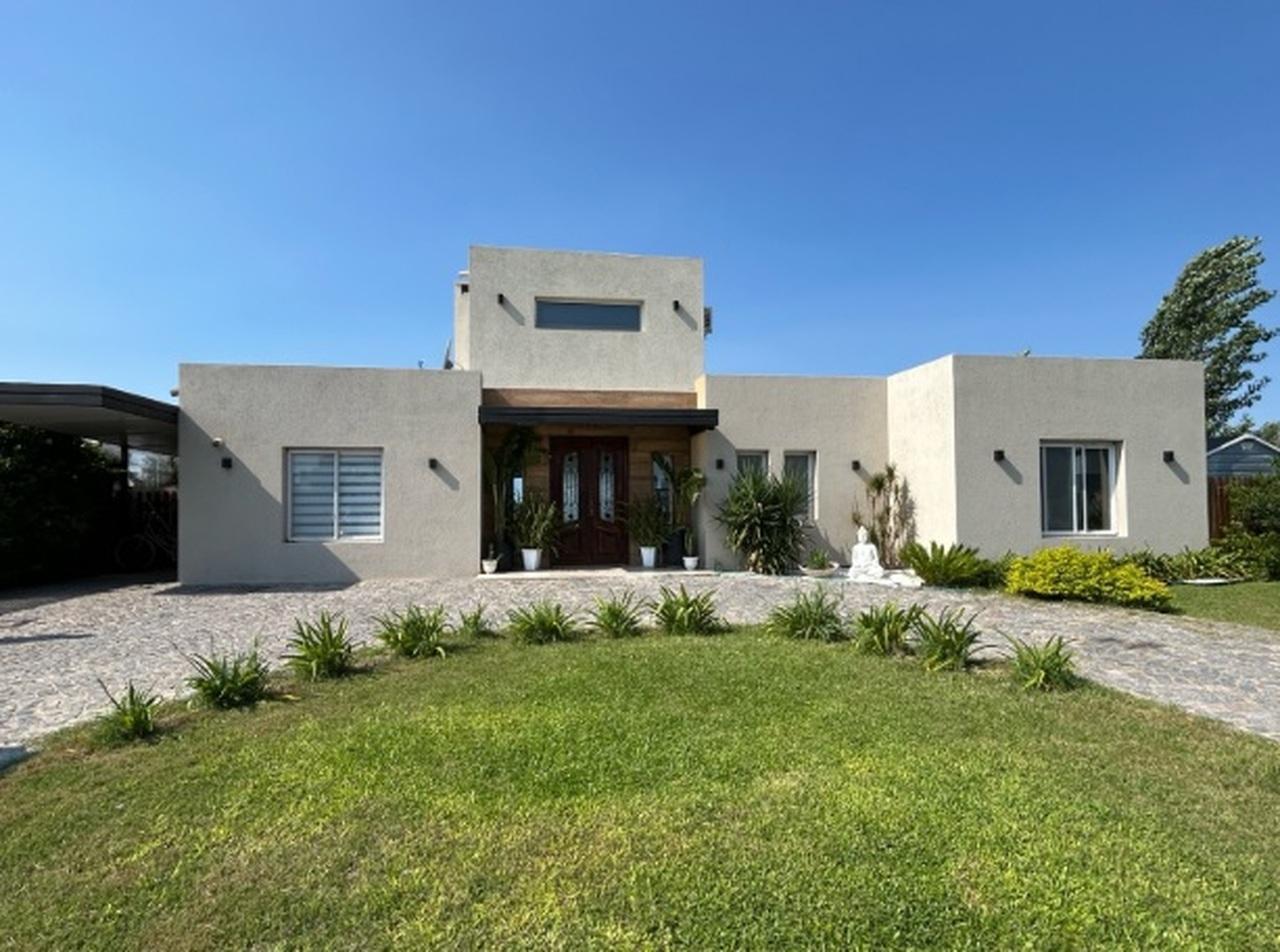Venta Casa 5 ambientes a la laguna, San Sebastián, área 10